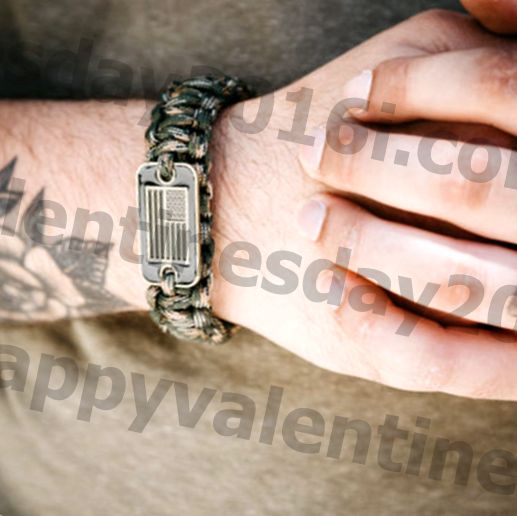 Hoe deze armband meer dan $ 120.000 heeft opgehaald om veteranen van hulphonden te voorzien