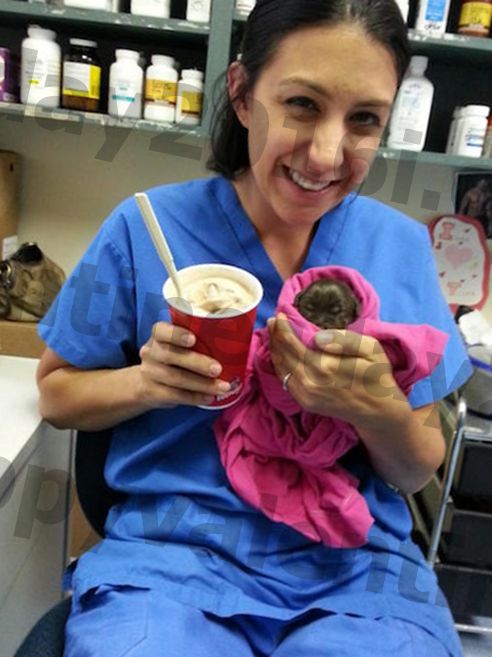 Vrouw redt een puppy met een gespleten gehemelte op haar 30e verjaardag, ontvangt het beste cadeau ooit!